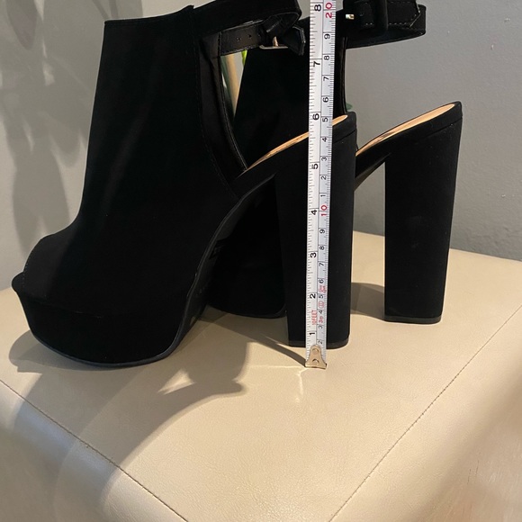 Black Heel Sandal - Picture 7 of 9